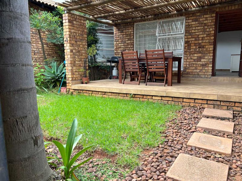 GENEROUS LIVING SPACE AND CHARM - FURNISHED - Photo 9