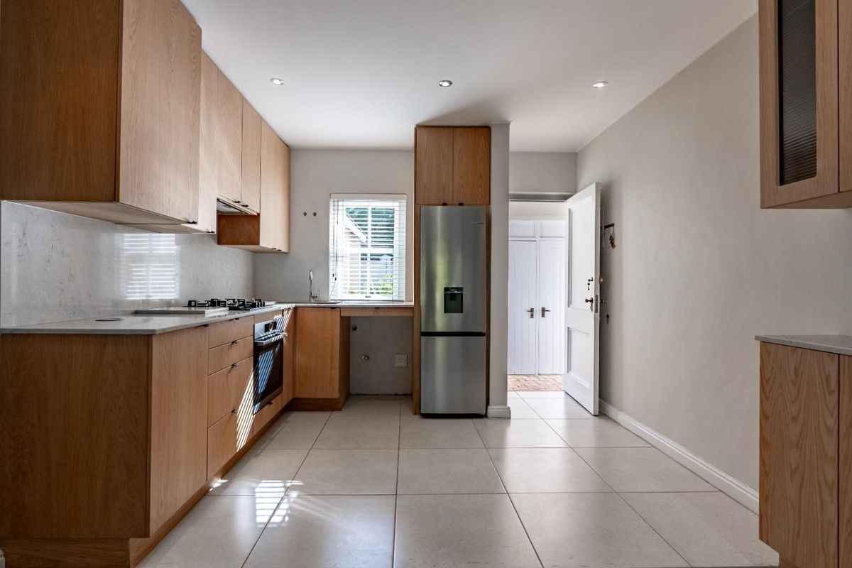 Beautifully Renovated 2-Bedroom Apartment in La Petite Provence Estate - Photo 5