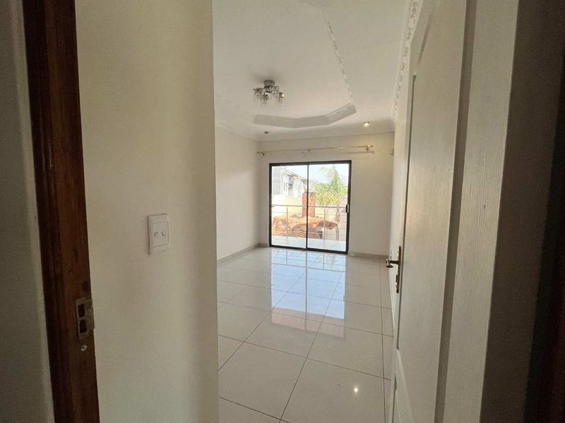 Cimbebasia - 5 Bedroom house for sale. - Photo 4