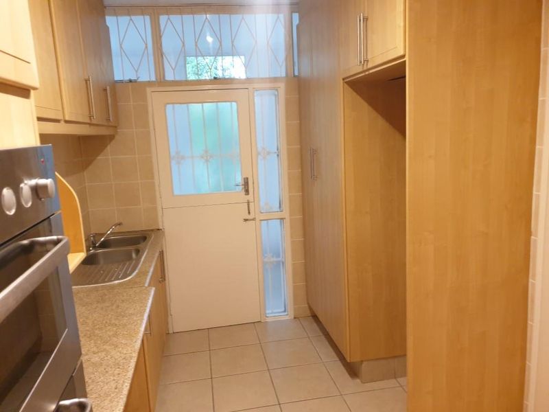 2 BEDROOM APARTMENT TO RENT IN BENMORE - Photo 7