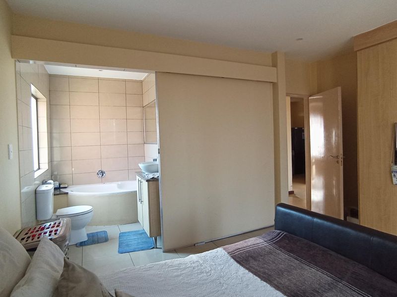 ROOIHUISKRAAL NORTH - 2 BED - 2 BATH - Photo 8