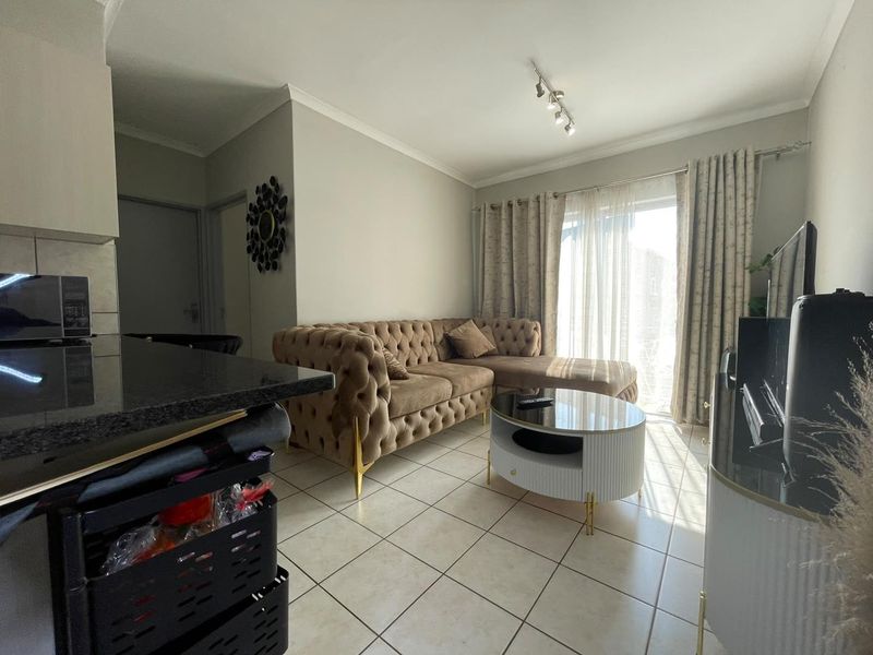 Stylish First-Floor Apartment Close to Schools and Major Routes - Photo 2