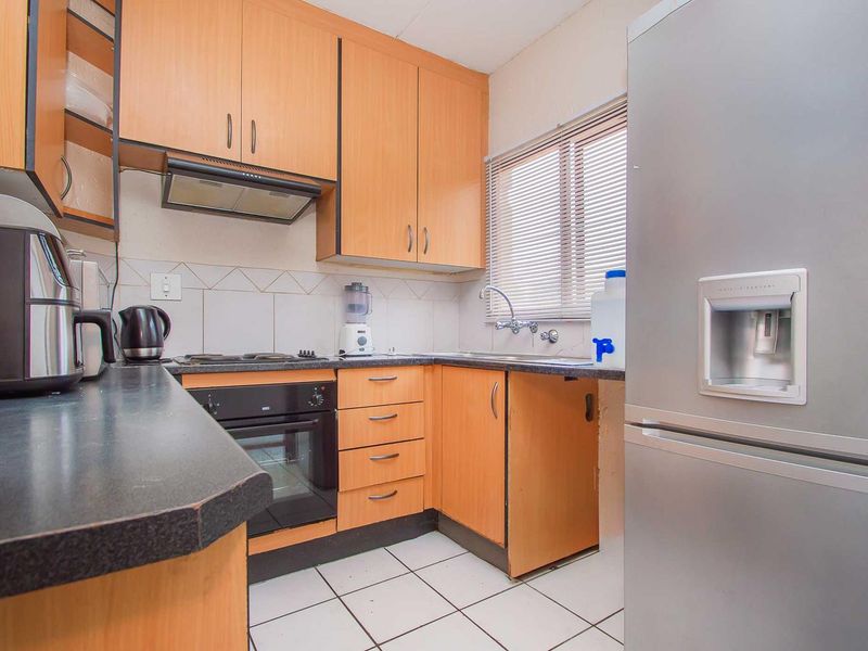 Spacious, Secure Apartment Close to Schools. - Photo 4