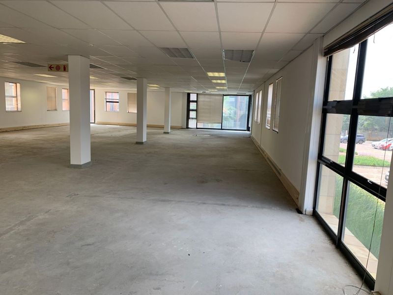 472m2 Paulshof Office To Let - Photo 10