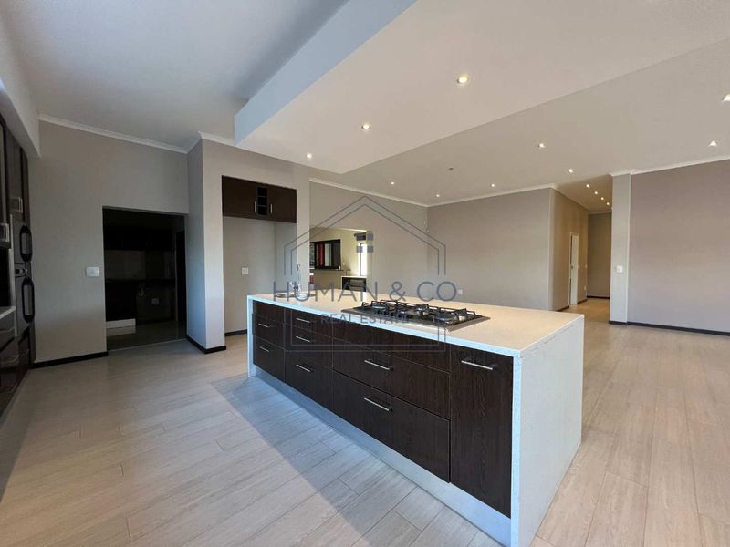 MAGNIFICENT AND BUILT TO PERFECTION 6 BEDROOM HOUSE FOR SALE Ultra modern 6 Bedroom House in Meersig - Photo 3