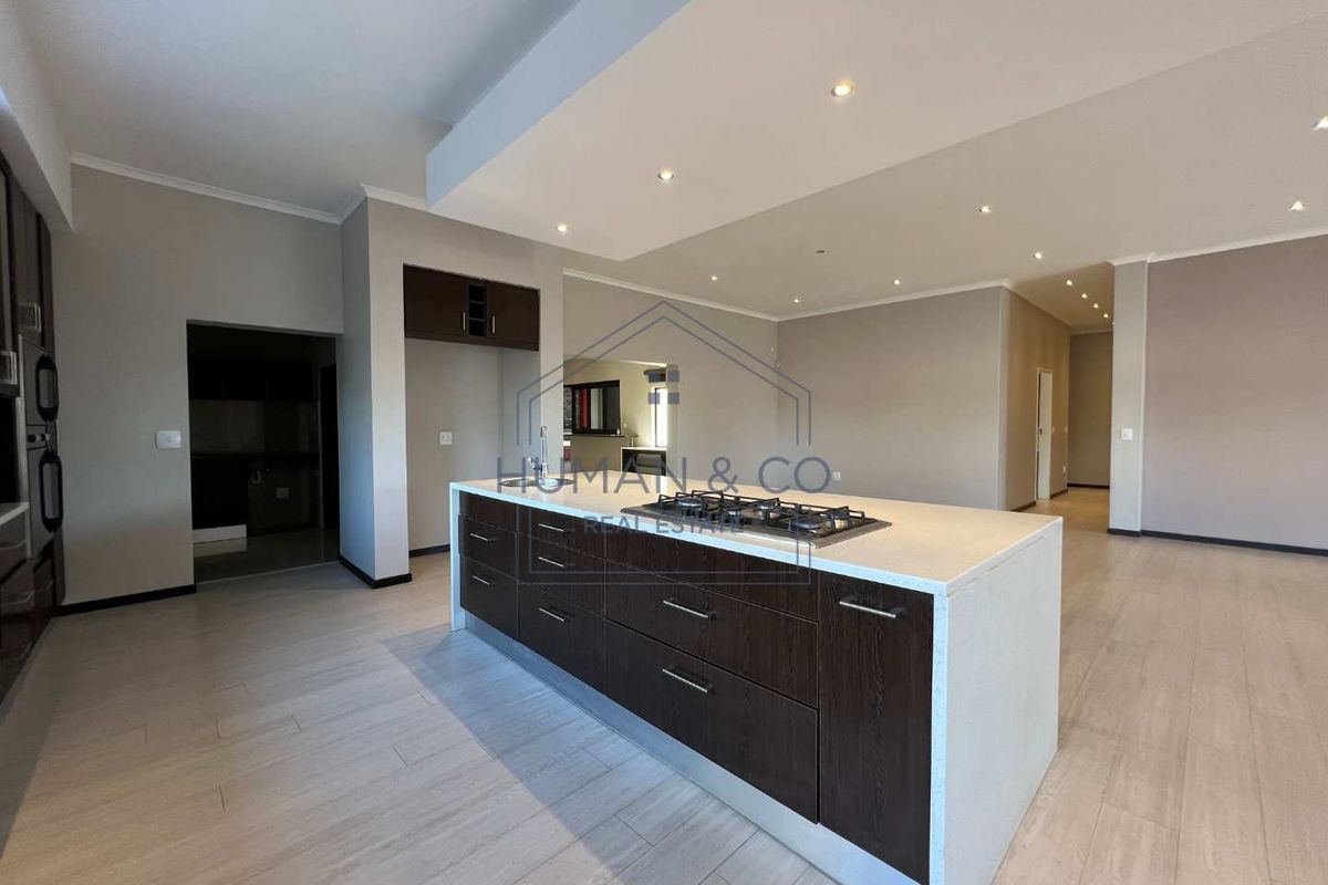 MAGNIFICENT AND BUILT TO PERFECTION 6 BEDROOM HOUSE FOR SALE Ultra modern 6 Bedroom House in Meersig - Photo 3