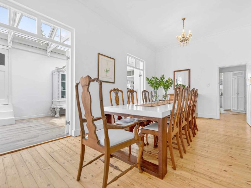 Character Family Home in Tamboerskloof - Photo 3