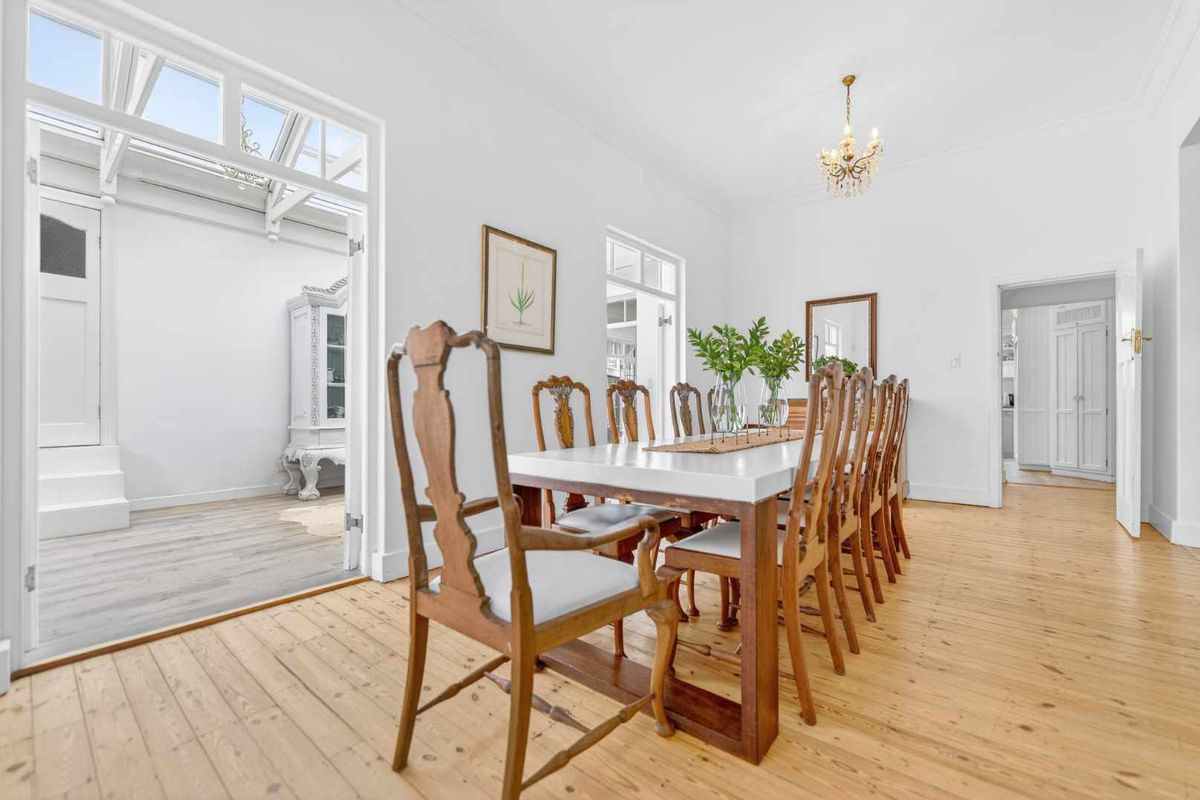 Character Family Home in Tamboerskloof - Photo 3