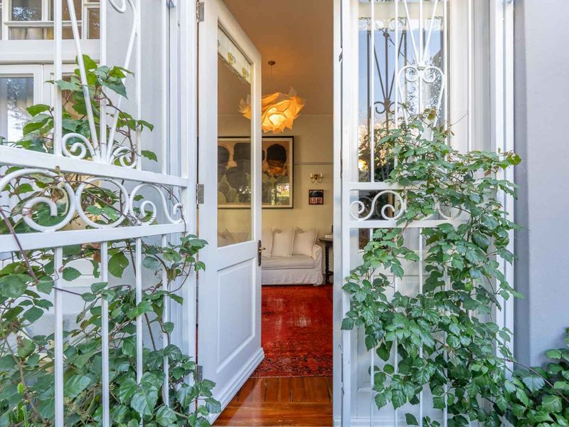 Art Deco Gem with Private Garden - Photo 6