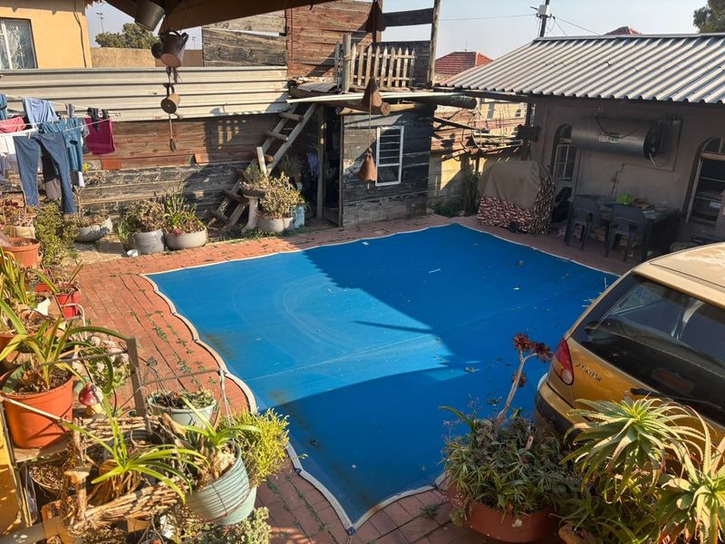 A house for sale- for the investor - Photo 1