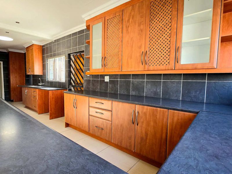 Newly Renovated Family Home with Flatlet Potential & Exceptional Entertainment Space - Photo 3