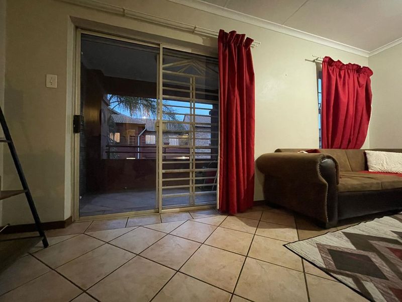 2 Bedroom Apartment with Balcony and 24-Hour Security - Photo 5