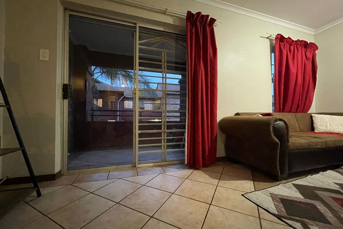 2 Bedroom Apartment with Balcony and 24-Hour Security - Photo 5