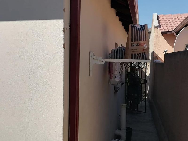 Clayville Ext 45 - R 950 000 , 3 bed Family Home - Photo 10