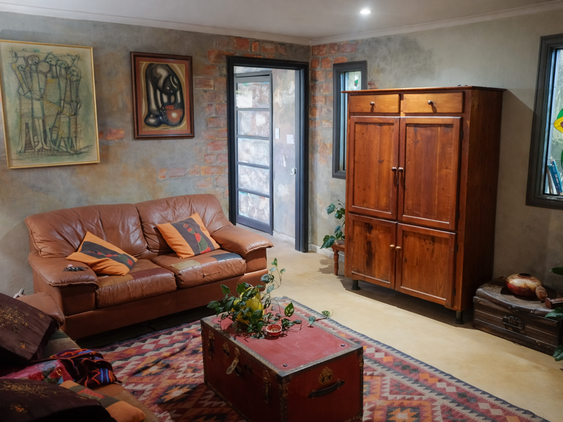 Modern Off-Grid Eco Home with Income Cottage – Prime Position in Bethulie - Photo 2