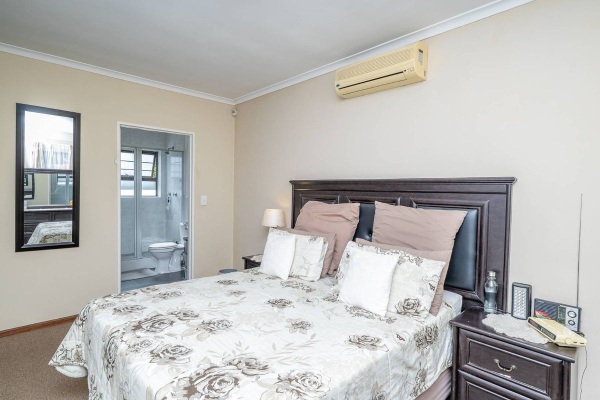 🌿 Spacious & Secure 3 Bedroom Family Home – Perfect Location! 🏡 - Photo 3