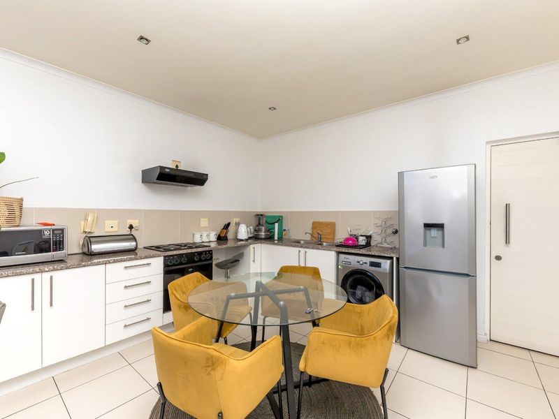 One Bedroom Air BnB Friendly. - Photo 8