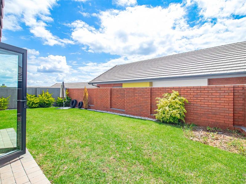 3 Bed 2 Bath House in a luxury lifestyle living Estate - Photo 4