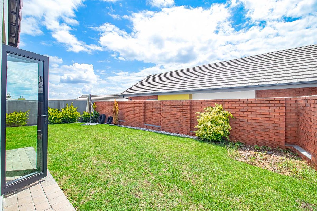 3 Bed 2 Bath House in a luxury lifestyle living Estate - Photo 4