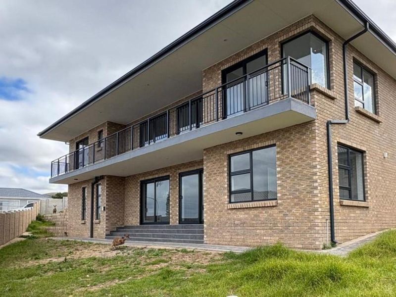 Stunning Newly Built 5 Bedroom Face Brick House with Ocean Views in Dana Bay - Photo 2