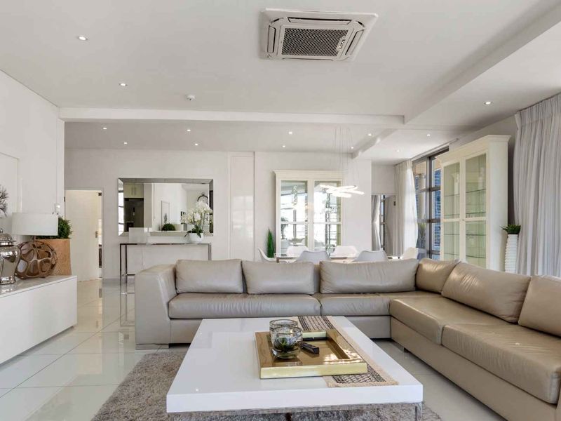 Top Floor Apartment with Mountain Views - Photo 10