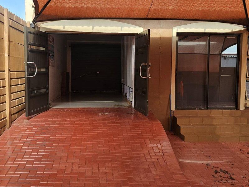 Massive house for sale  at Canal Village - Photo 8