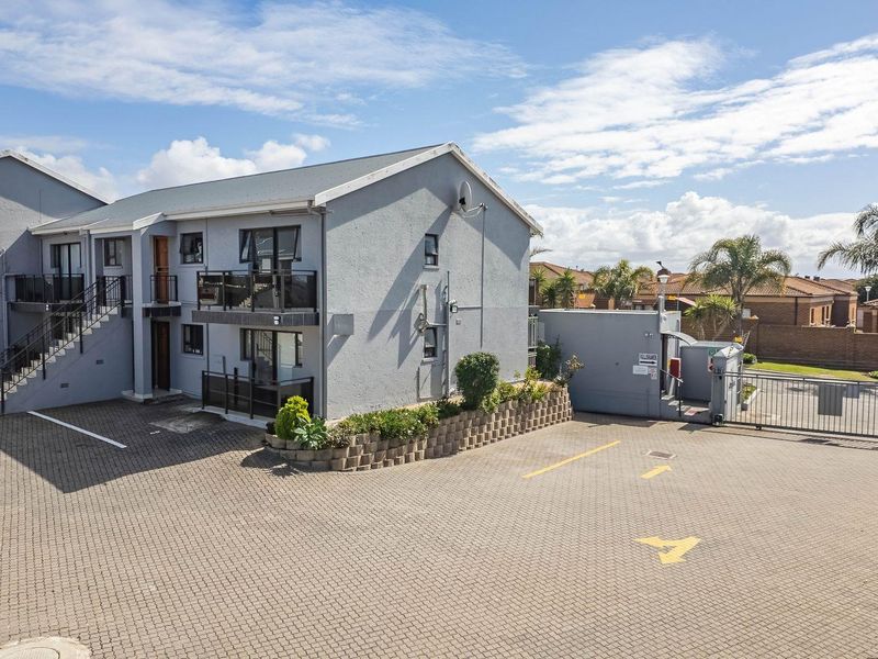 Live & earn: Excellent income property by Hartenbos - Photo 3