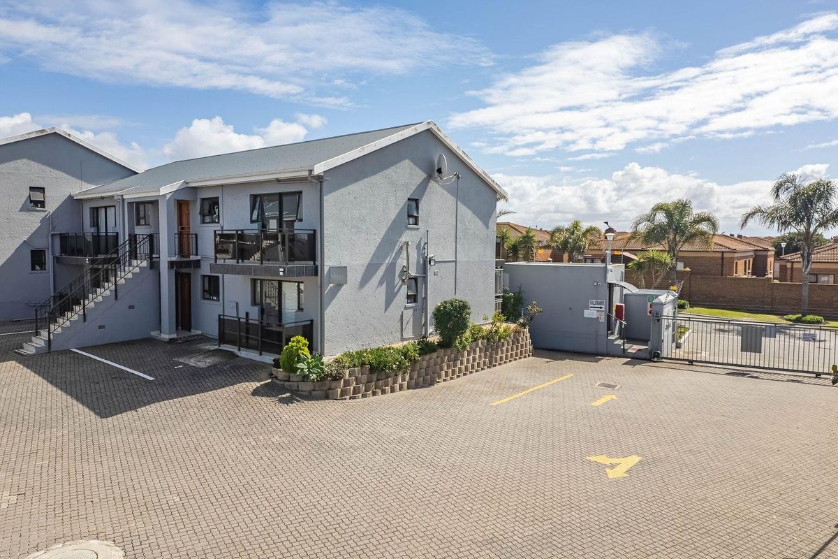 Live & earn: Excellent income property by Hartenbos - Photo 3