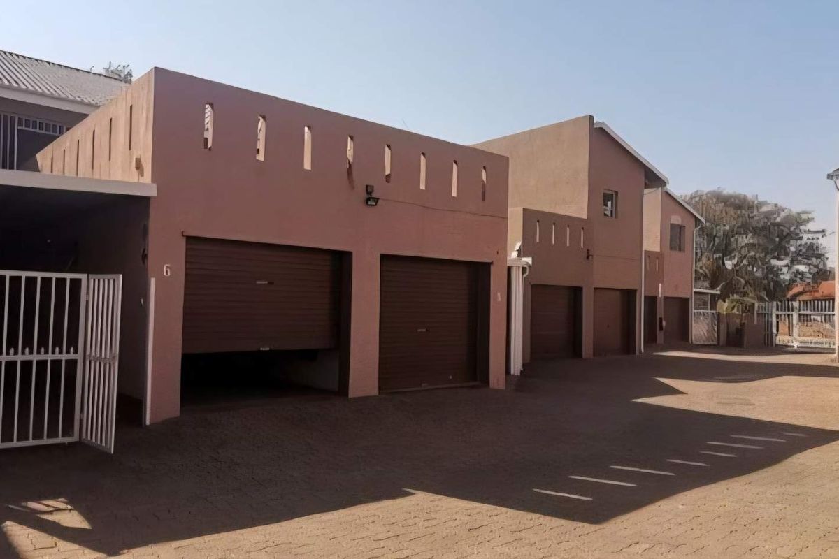 2 Bedroom well-maintained Townhouse for sale in Brackenhurst - Photo 2