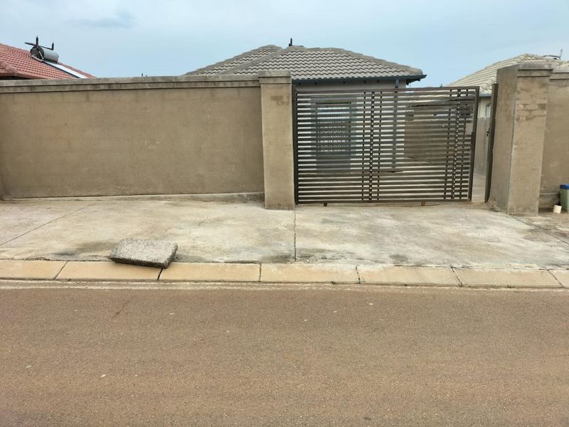 **Charming 3-Bedroom Home in Secure Enclave** - Photo 3