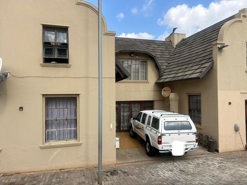 14 Bedroom house in Laudium - Photo 3