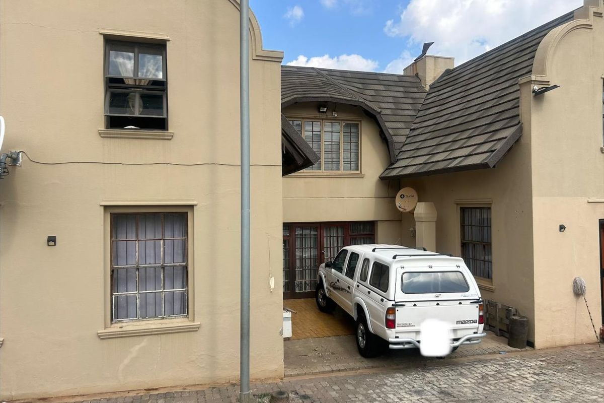 14 Bedroom house in Laudium - Photo 3