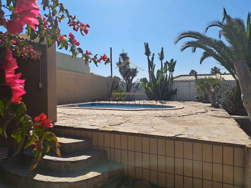 4 Bedr Family home with pool for sale in Walvis Bay for N$2 950 000.00 - Photo 3