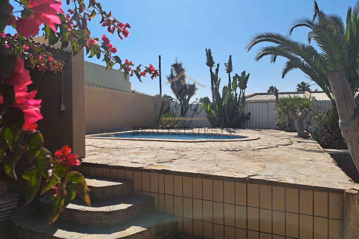 4 Bedr Family home with pool for sale in Walvis Bay for N$2 950 000.00 - Photo 3