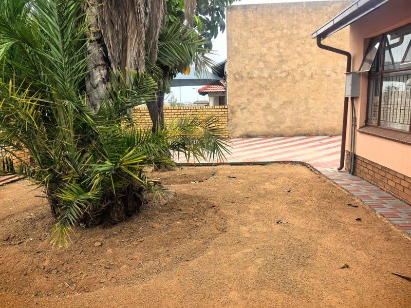 3 bedrooms house for sale in Soshanguve DD - Photo 6