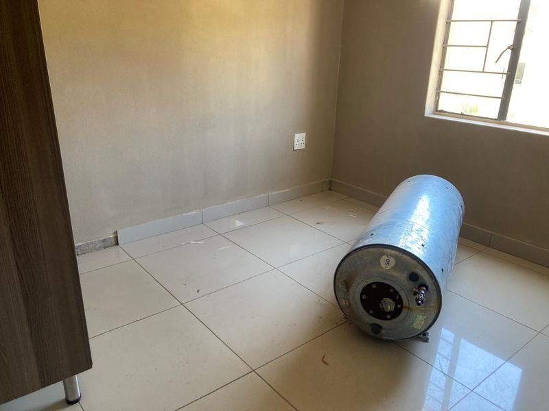 Specious 3 bedroom enquite for sale at Jabulani Sectional - Photo 5