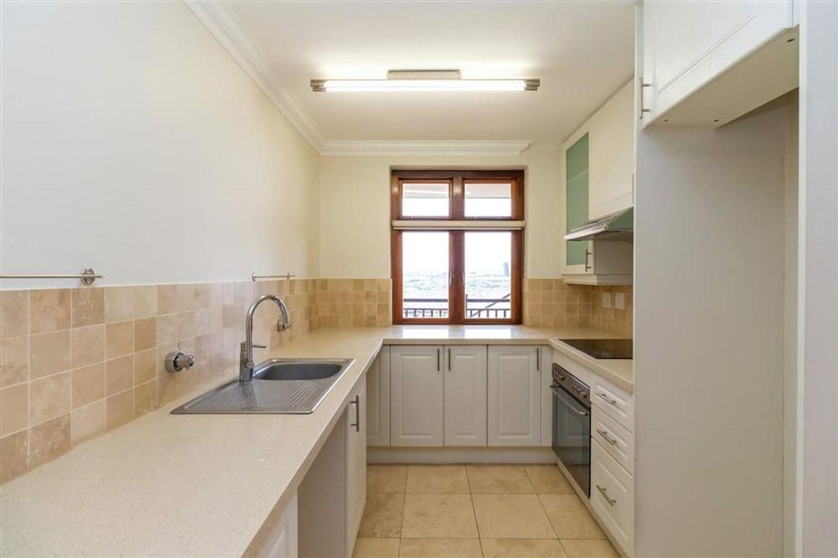 Lovely upmarket apartment - Photo 3