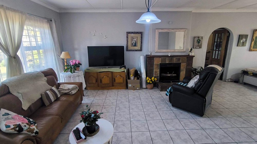 lounge (with fireplace)
