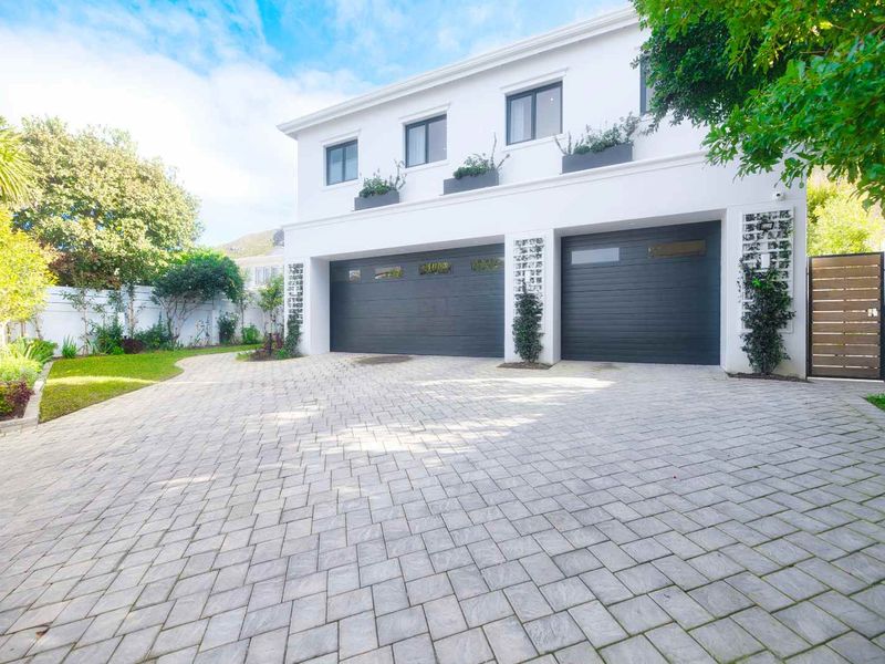 MAGNIFICENT PROPERTY IN HERMANUS HEIGHTS - Photo 4