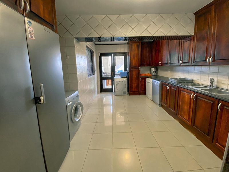 6 Bedroom House for Sale in Hage Heights - Photo 10