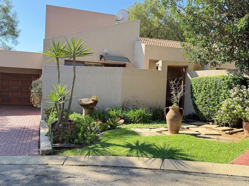 Lovely Home in Quiet and Secure Estate - Photo 3