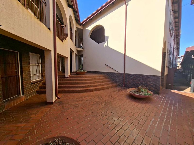 QUAINT, PEACEFUL & PERFECT FOR YOU - Photo 10