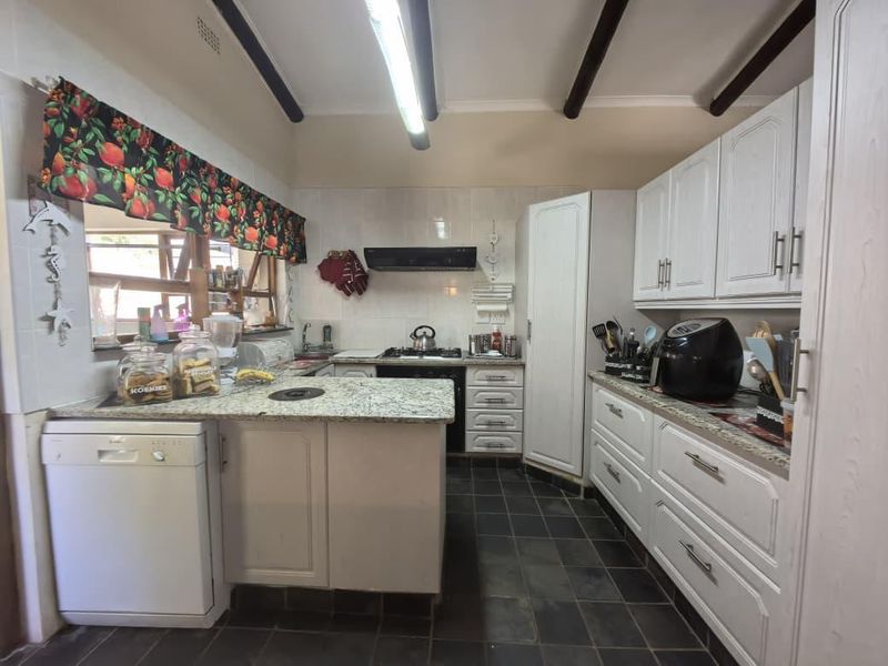 Comfortable Living Close to Amenities in Desirable Fraaiuitsig - Photo 7