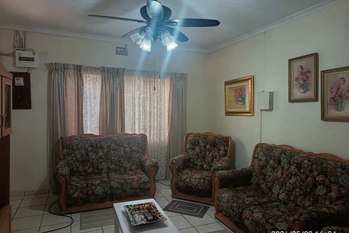 3 Bedroom family home with 13 back rooms For sale! - Photo 4