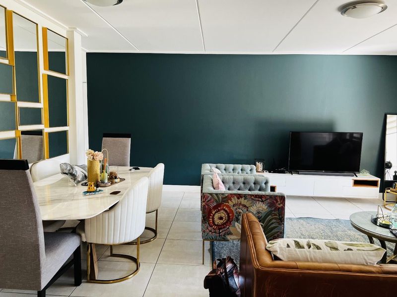 Elegant Fully Furnished 3-Bedroom Garden Unit - Photo 8