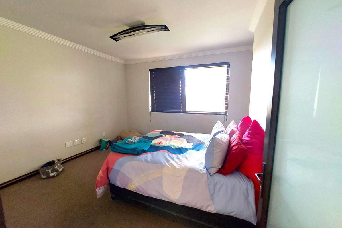 LARGE FAMILY HOME IN A TRANQUIL SETTING - OMEYA GOLF ESTATE - Photo 4