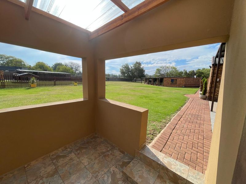 Spacious 1 Bedroom Cottage - Photo 6