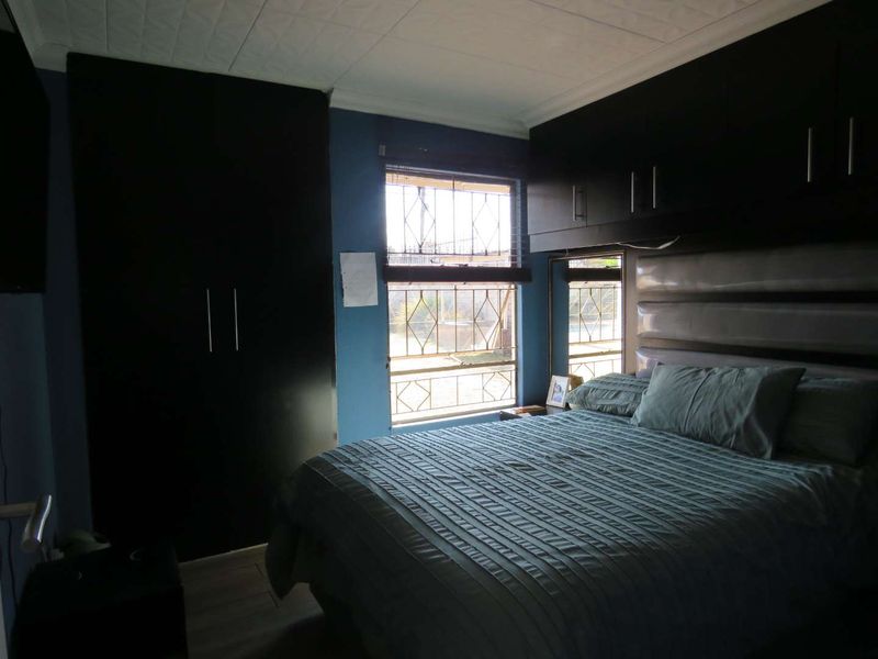 Modern Family Living with Space to Grow and Entertain - Photo 7
