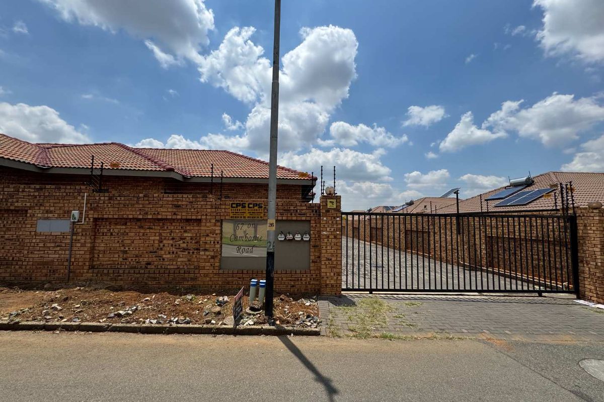 Modern Face brick Cluster in a Secure Small Complex for Sale - Photo 2