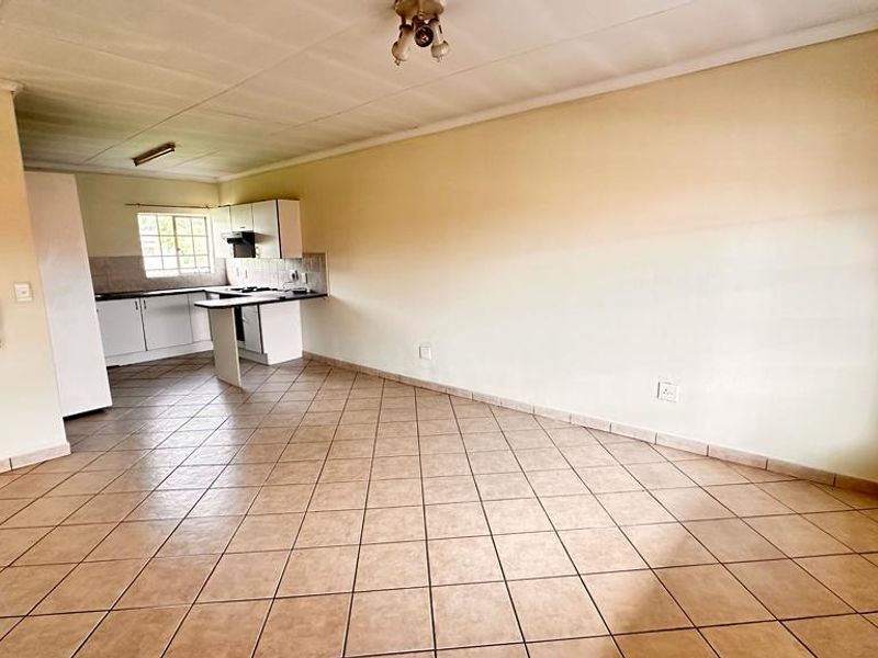 Charming 2-Bedroom Apartment - Photo 4